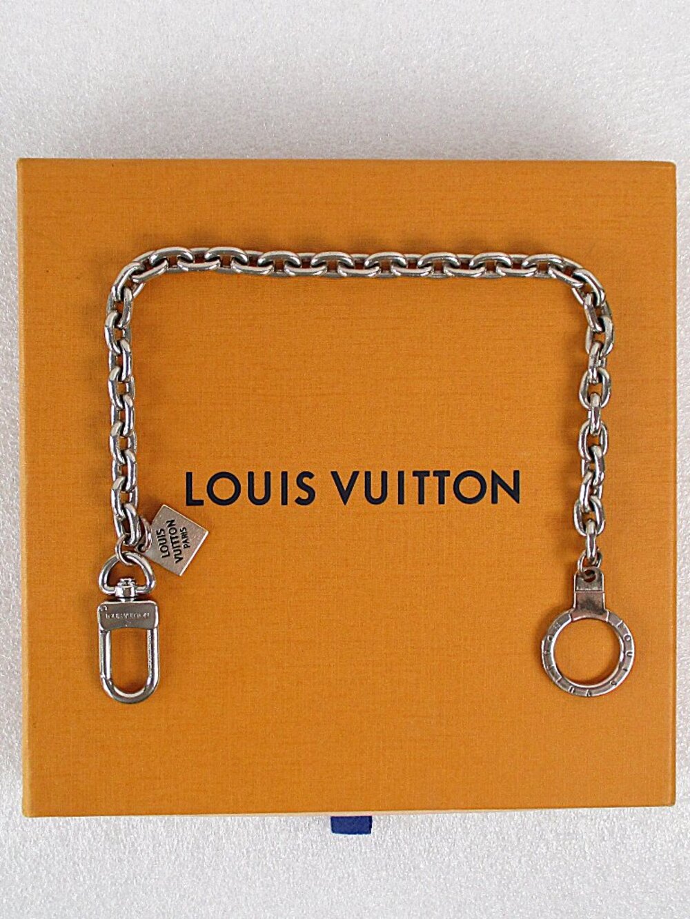 LOUIS VUITTON CHAINE ANNEAU CLéS" KEY CHAIN / BAG CHARM😎